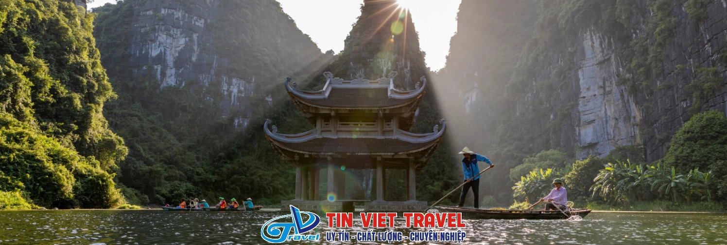 Bên trong một hang động tại Tràng An với thạch nhũ