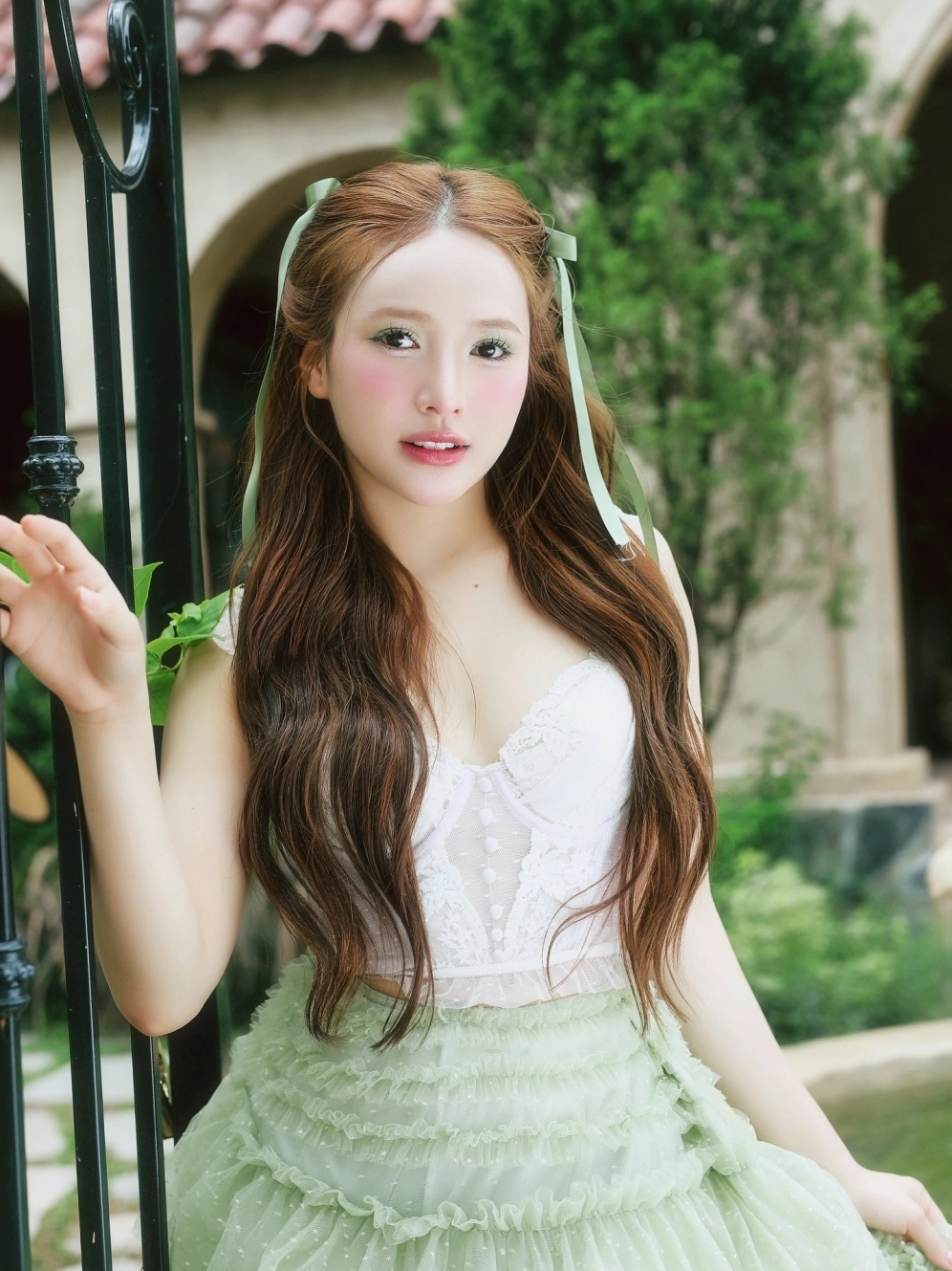 Gái cute TikTok thực hiện thử thách biến hình