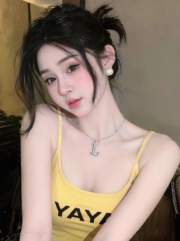 Tải ảnh gái xinh TikTok Việt Nam với phong cách quyến rũ và ánh mắt thu hút
