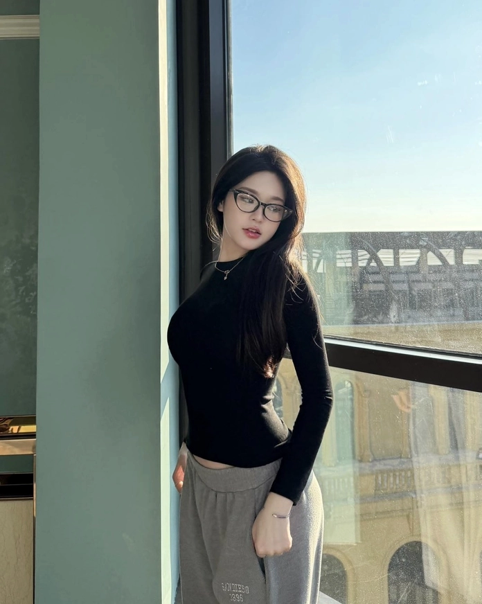 Wallpaper gái xinh Việt Nam thể hiện phong cách cá tính và độc đáo