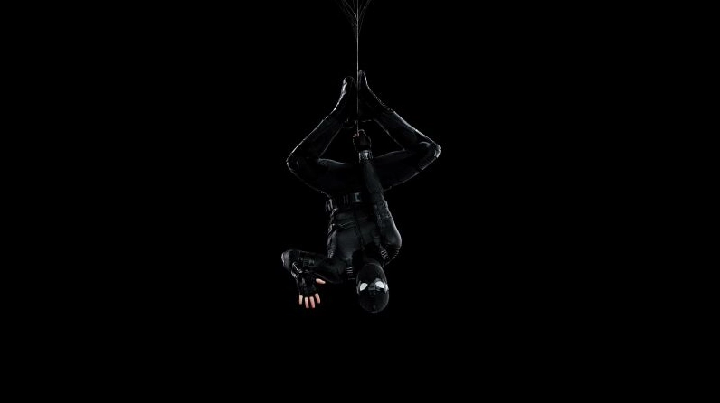 Wallpaper Spiderman trong bộ đồ đen từ phim Far From Home